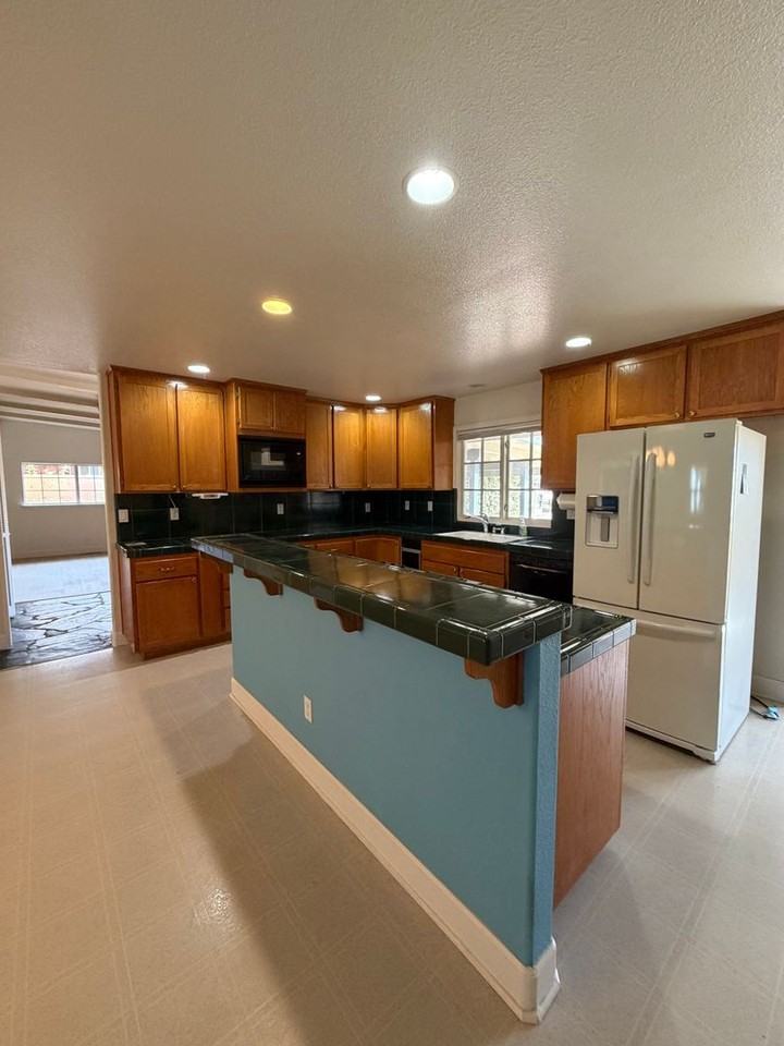 125 Carson Ave - Photo 5 of 19