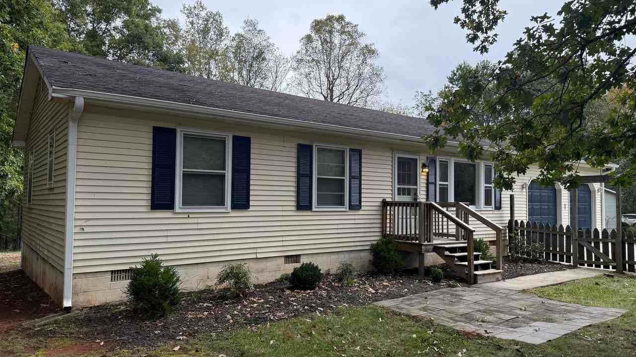 112 Pines Ln