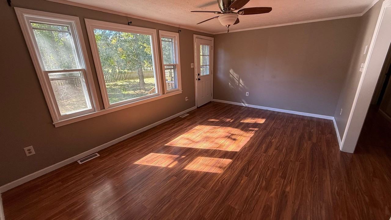 112 Pines Ln - Photo 2 of 11
