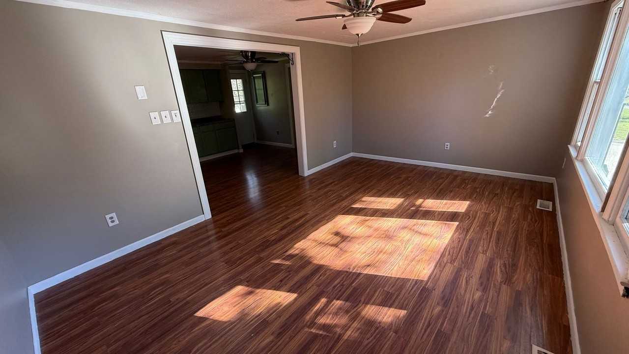 112 Pines Ln - Photo 4 of 11