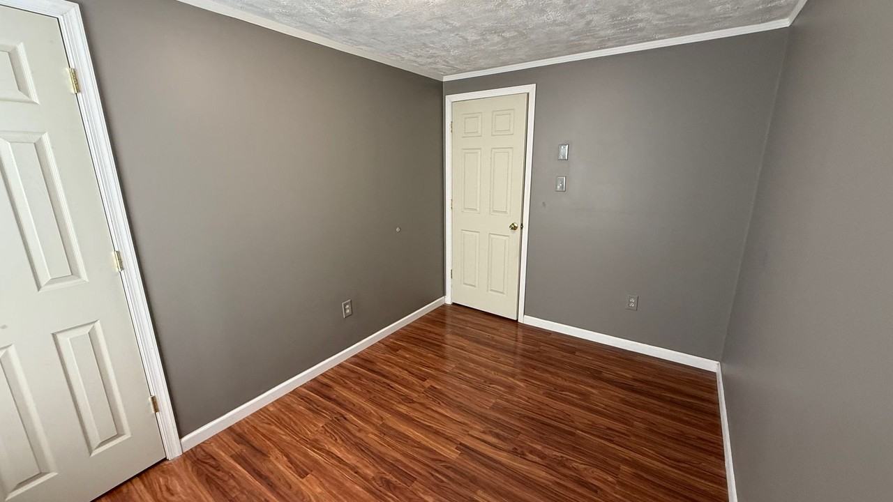 112 Pines Ln - Photo 6 of 11