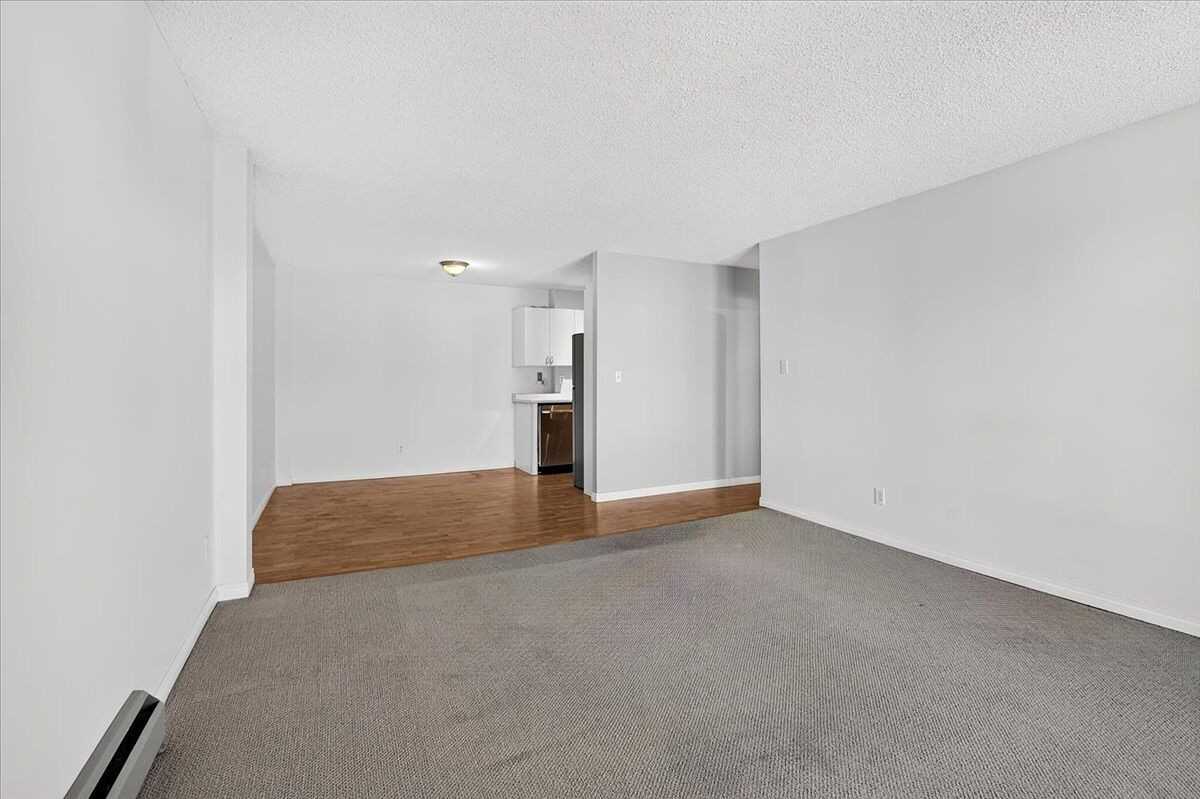 80 Mount Royal Gardens Apts. - Photo 3 of 19