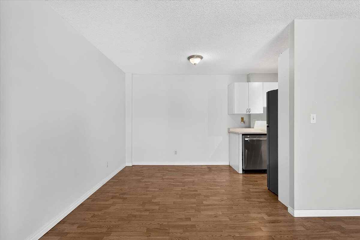 80 Mount Royal Gardens Apts. - Photo 4 of 19
