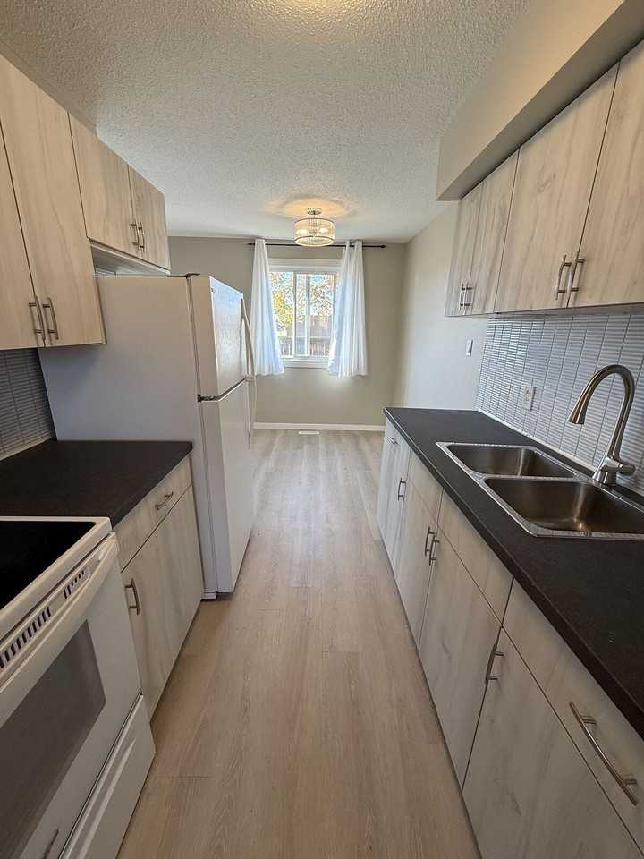 186 Cornell Crt Nw - Photo 2 of 15