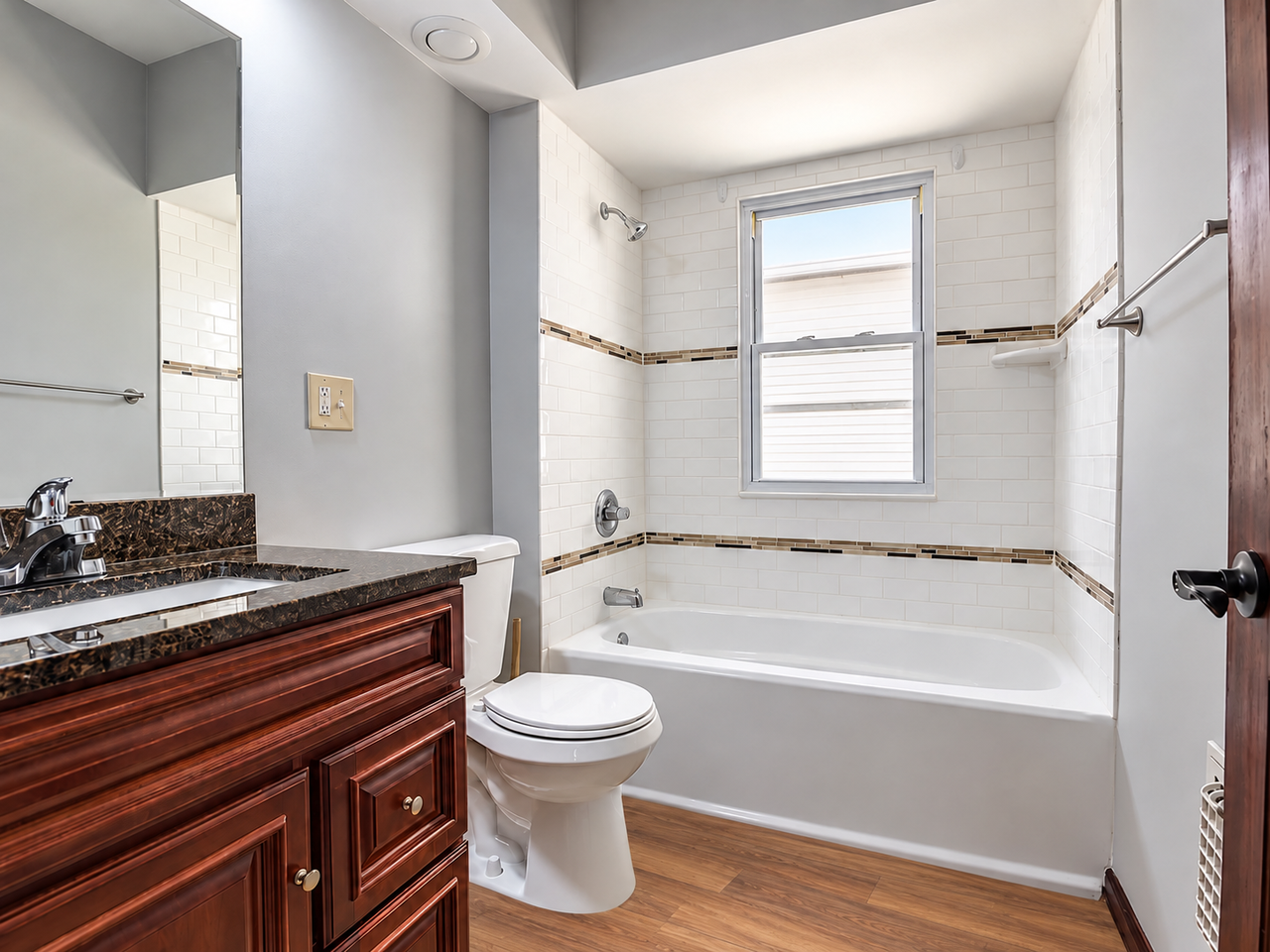 10109 Almira Ave #10107 - Photo 5 of 26