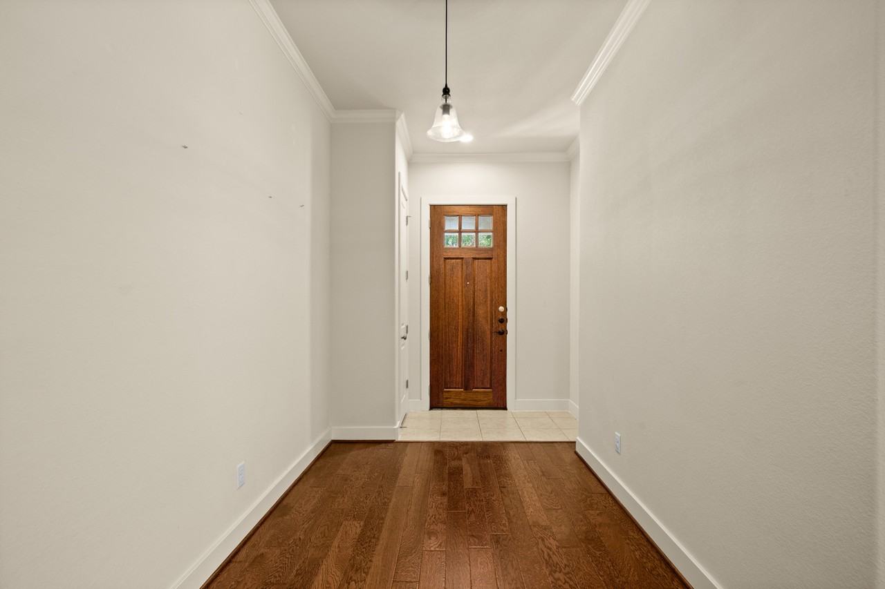 301 Bluff St #NA - Photo 2 of 25