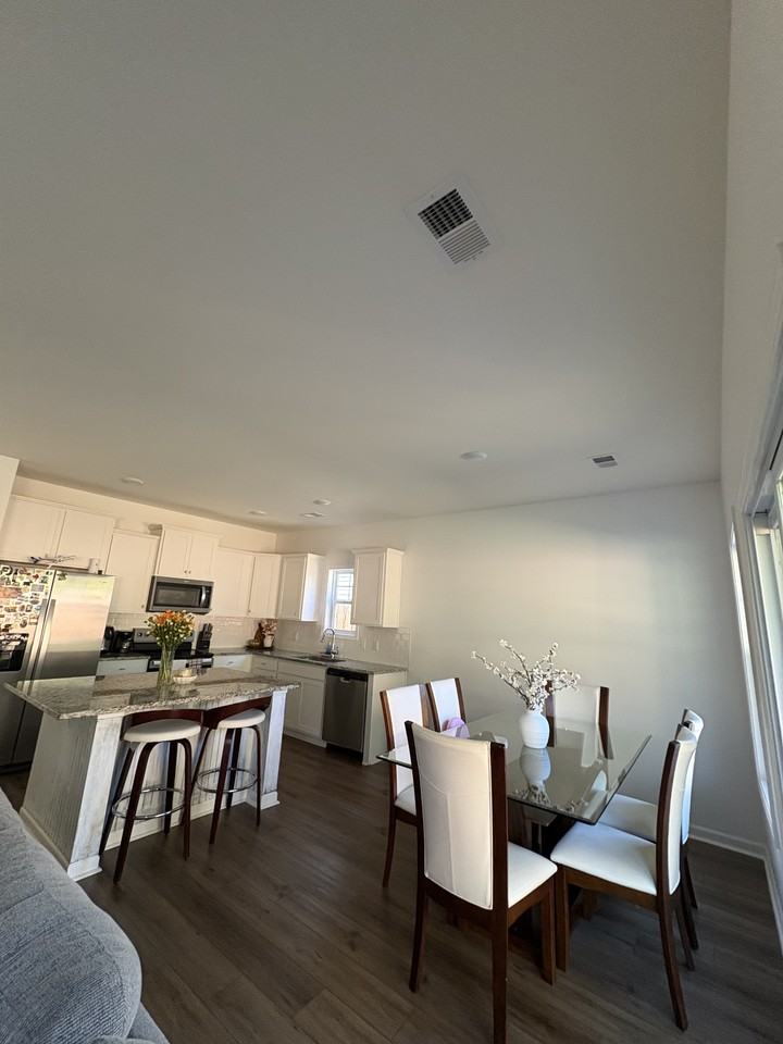 1094 Silverbend Trl #NA - Photo 4 of 8