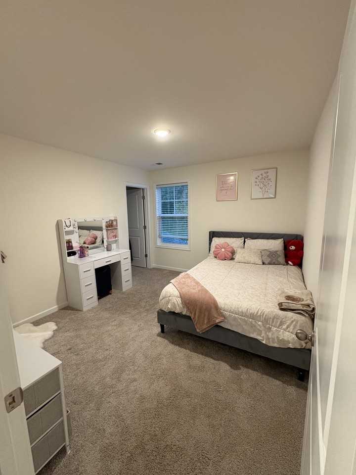 1094 Silverbend Trl #NA - Photo 5 of 8