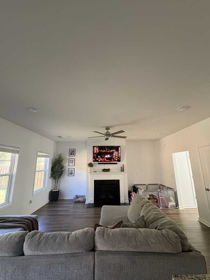 1094 Silverbend Trl #NA - Photo 6 of 8