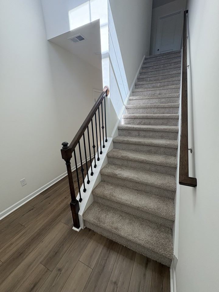 1094 Silverbend Trl #NA - Photo 7 of 8