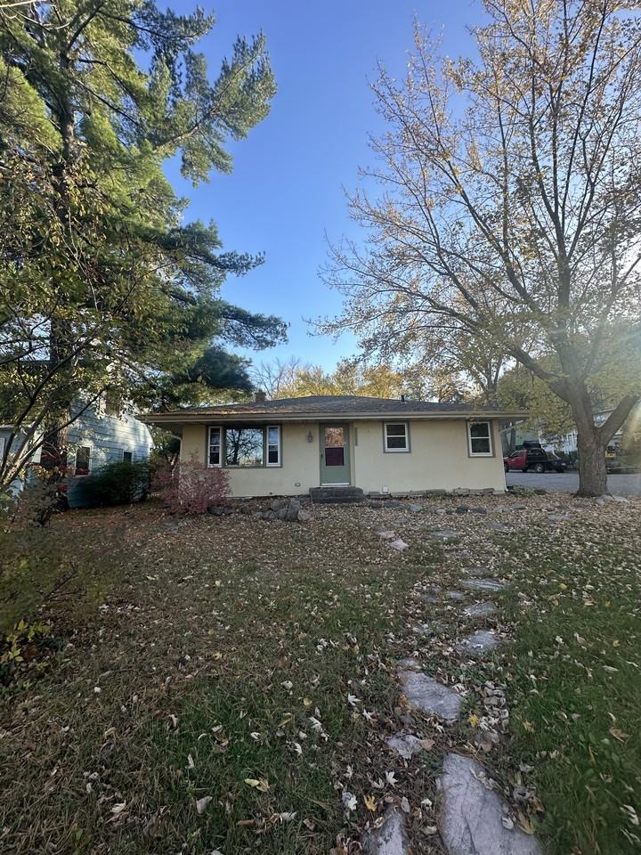 1723 Olive St W #NA - Photo 2 of 20