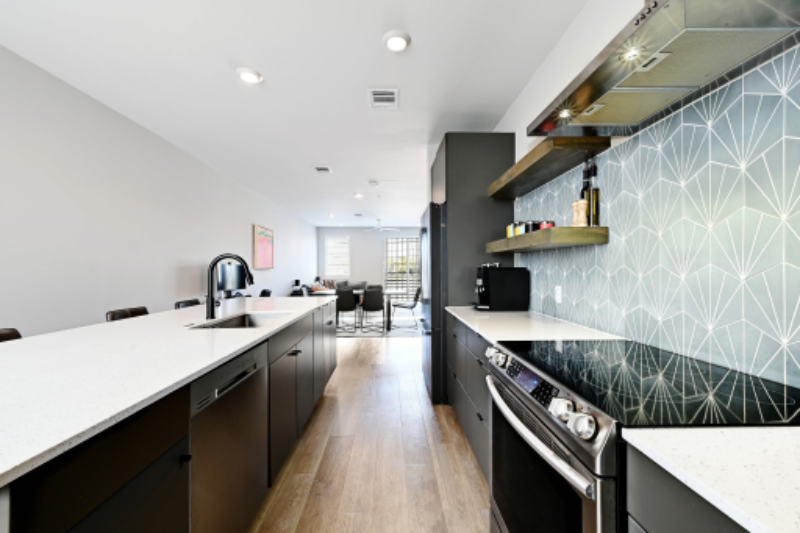 2709 E 5th St #1206 - Photo 3 of 3