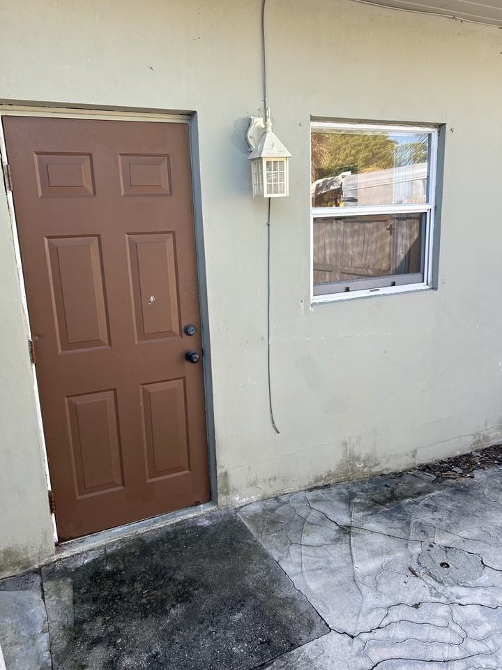 3351 Ne 5th Ave #B - Photo 3 of 3