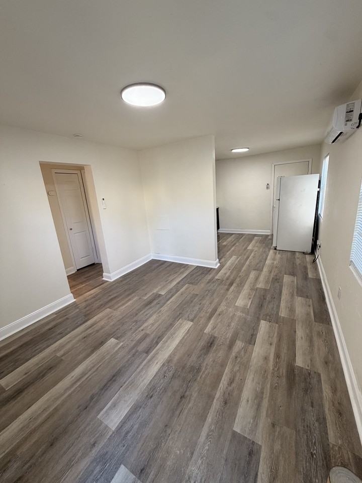 1540 Ella St #2 - Photo 4 of 17