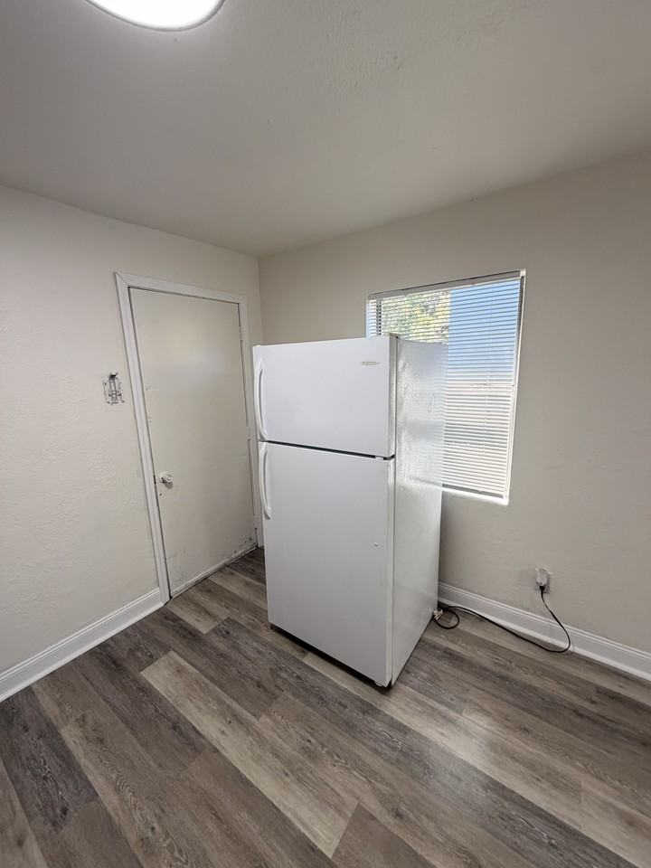 1540 Ella St #2 - Photo 7 of 17