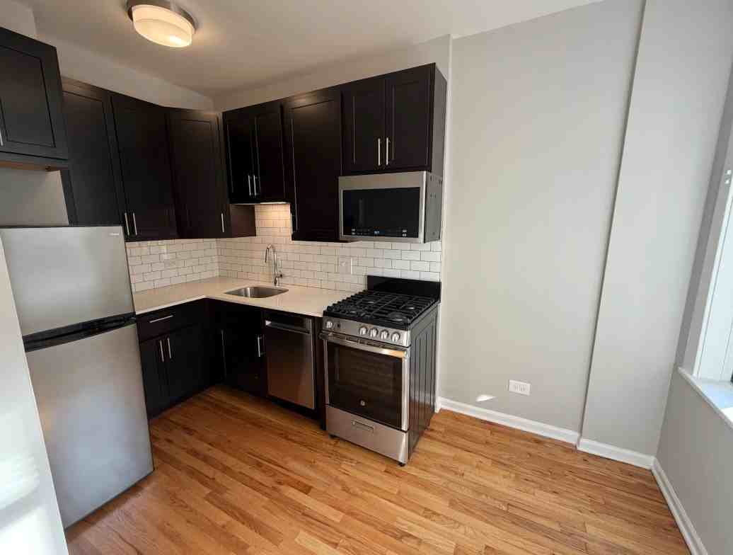 W Buena Ave & N Sheridan Rd - Photo 2 of 15