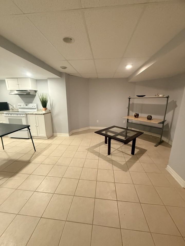 3181 Innisdale Rd - Photo 3 of 11