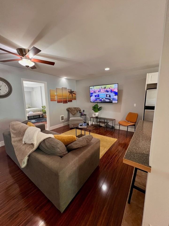 698 Balsam Rd - Photo 3 of 20