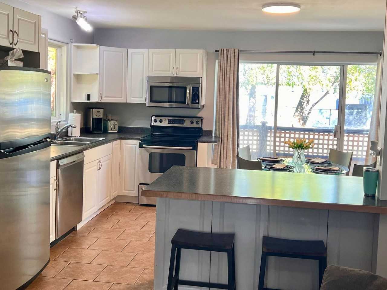 698 Balsam Rd - Photo 4 of 20