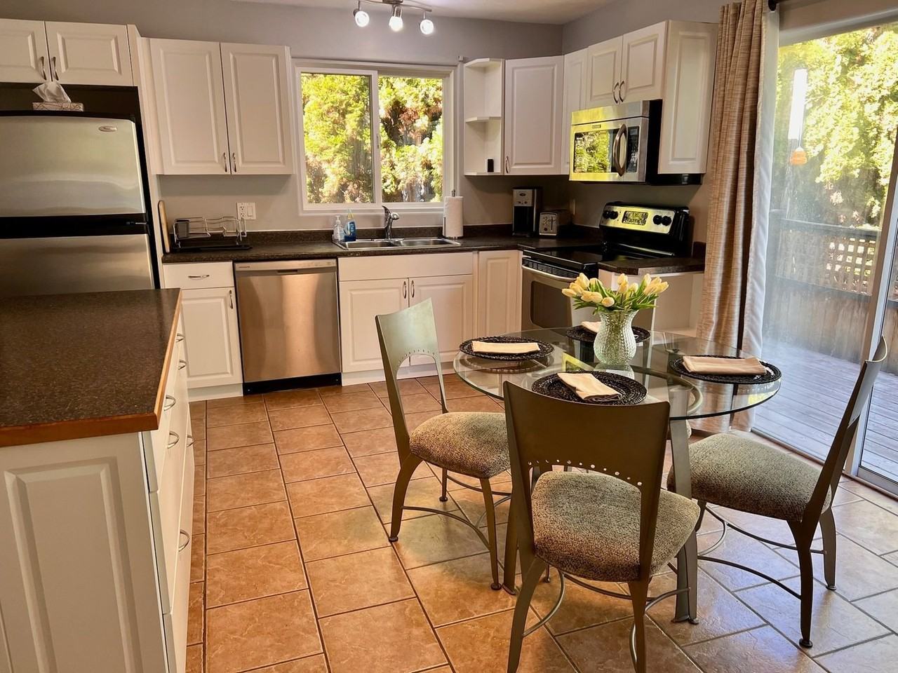 698 Balsam Rd - Photo 5 of 20