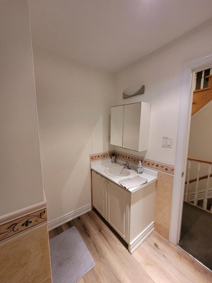 373 Clinton St - Photo 4 of 20