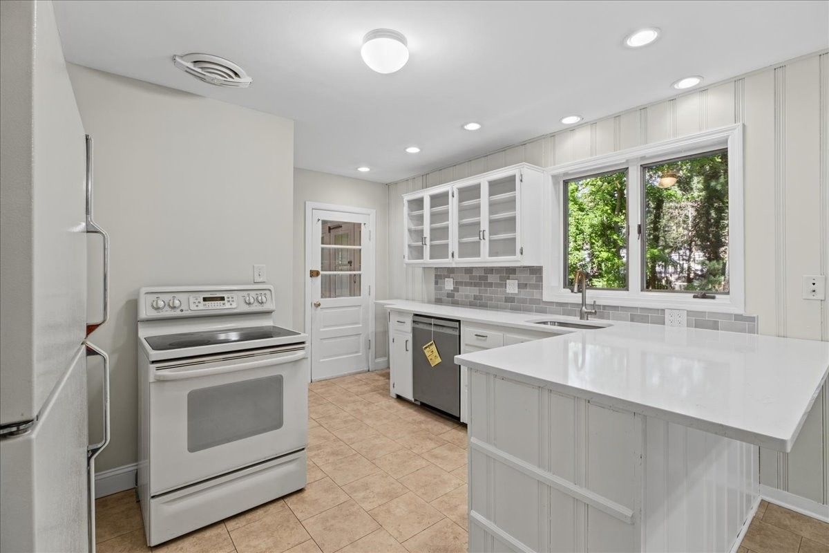 17 Lockland Ave #1 - Photo 5 of 31