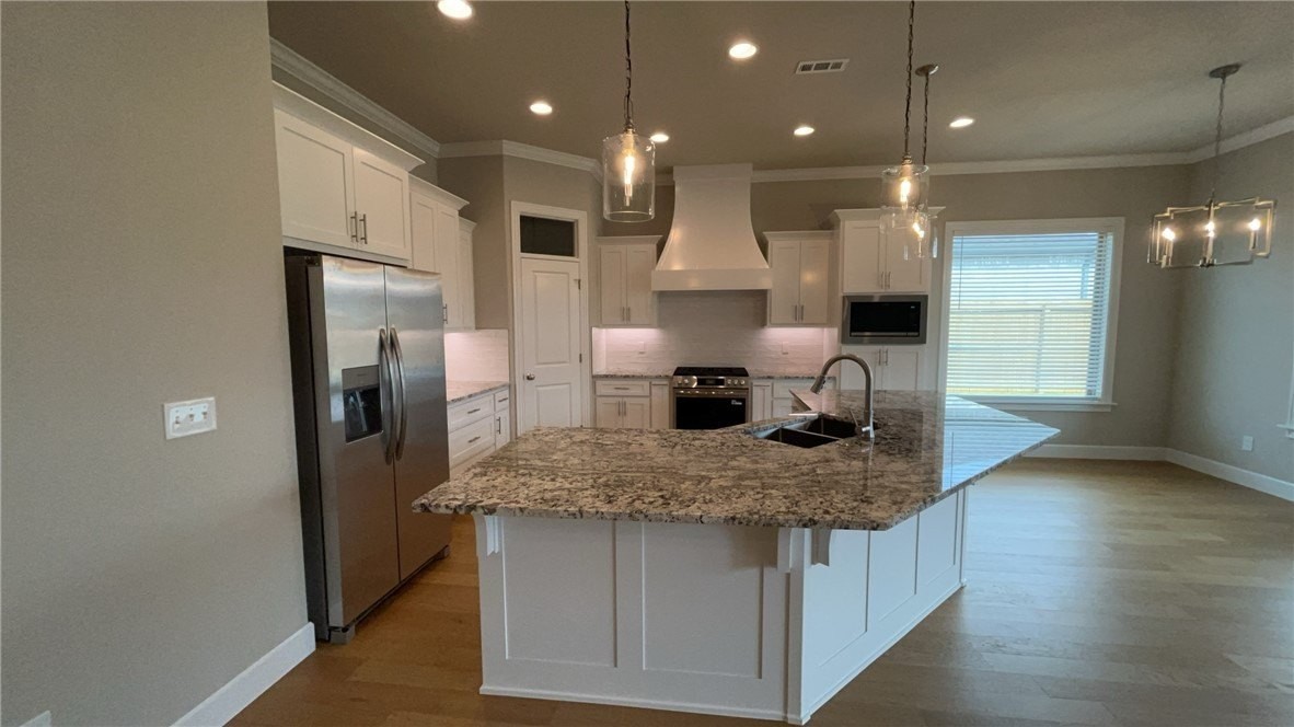 2408 Charles St - Photo 5 of 12