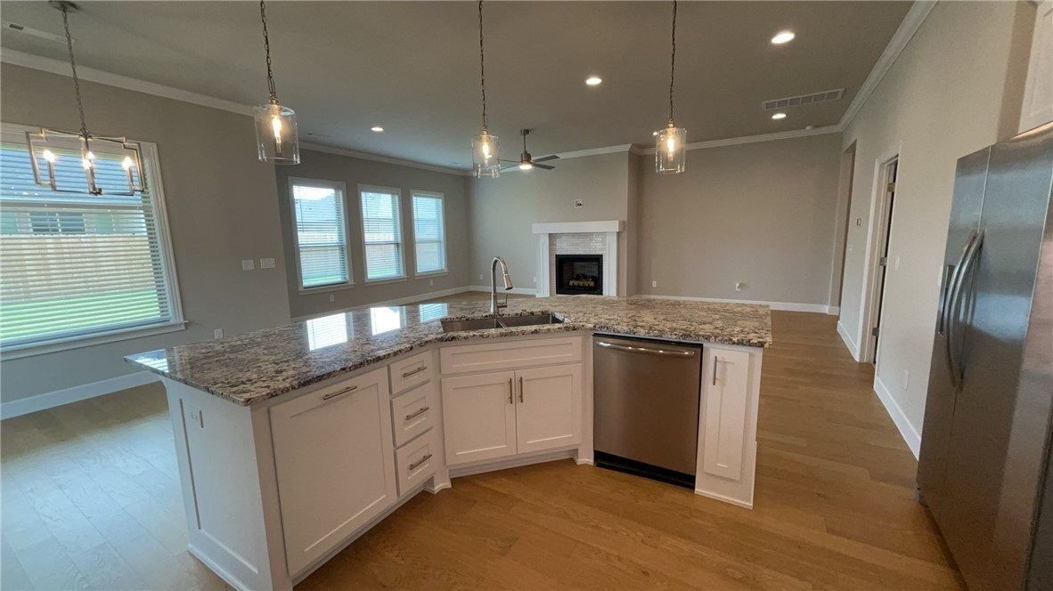 2408 Charles St - Photo 6 of 12