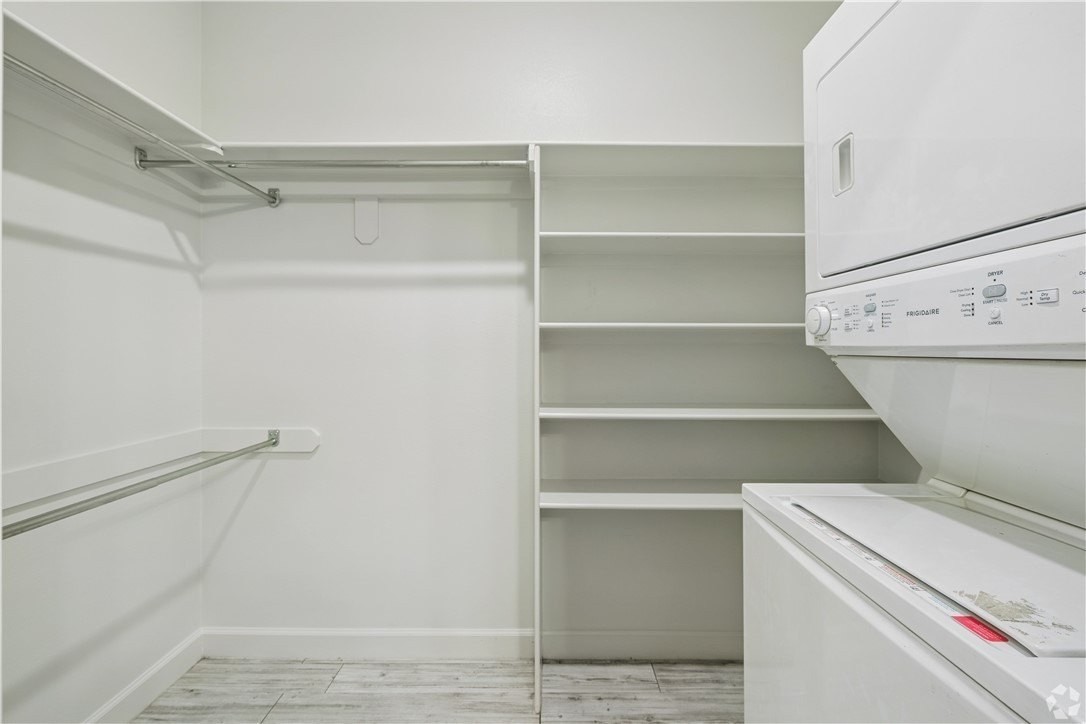 2132 N Leverett Ave - Photo 3 of 14