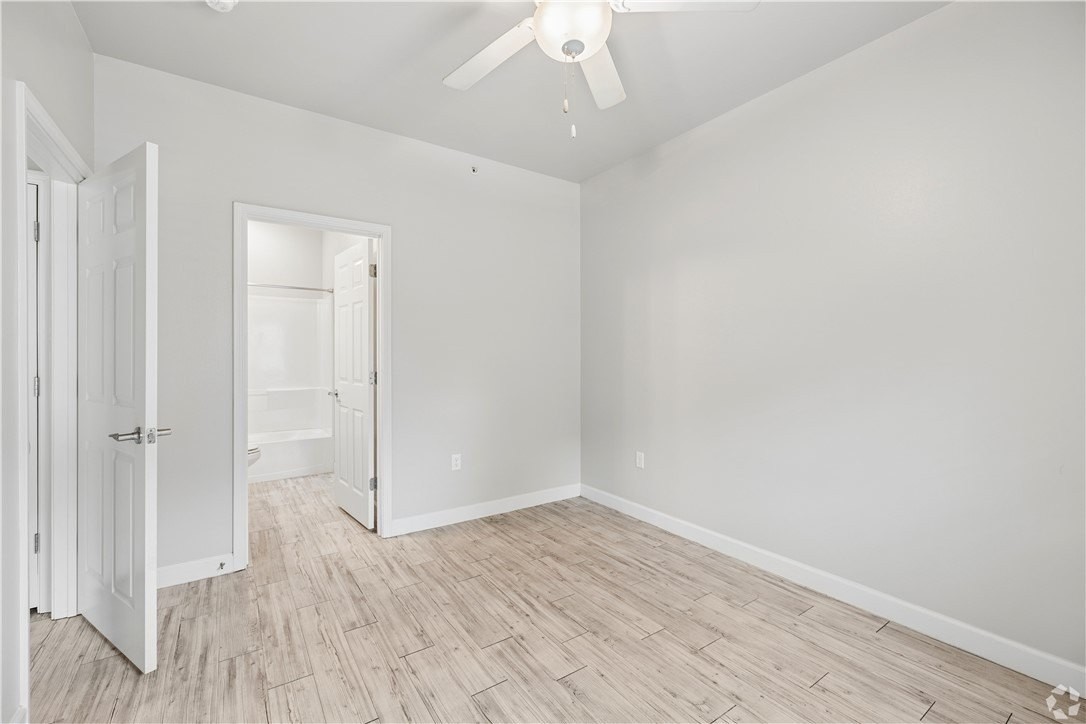 2132 N Leverett Ave - Photo 5 of 14