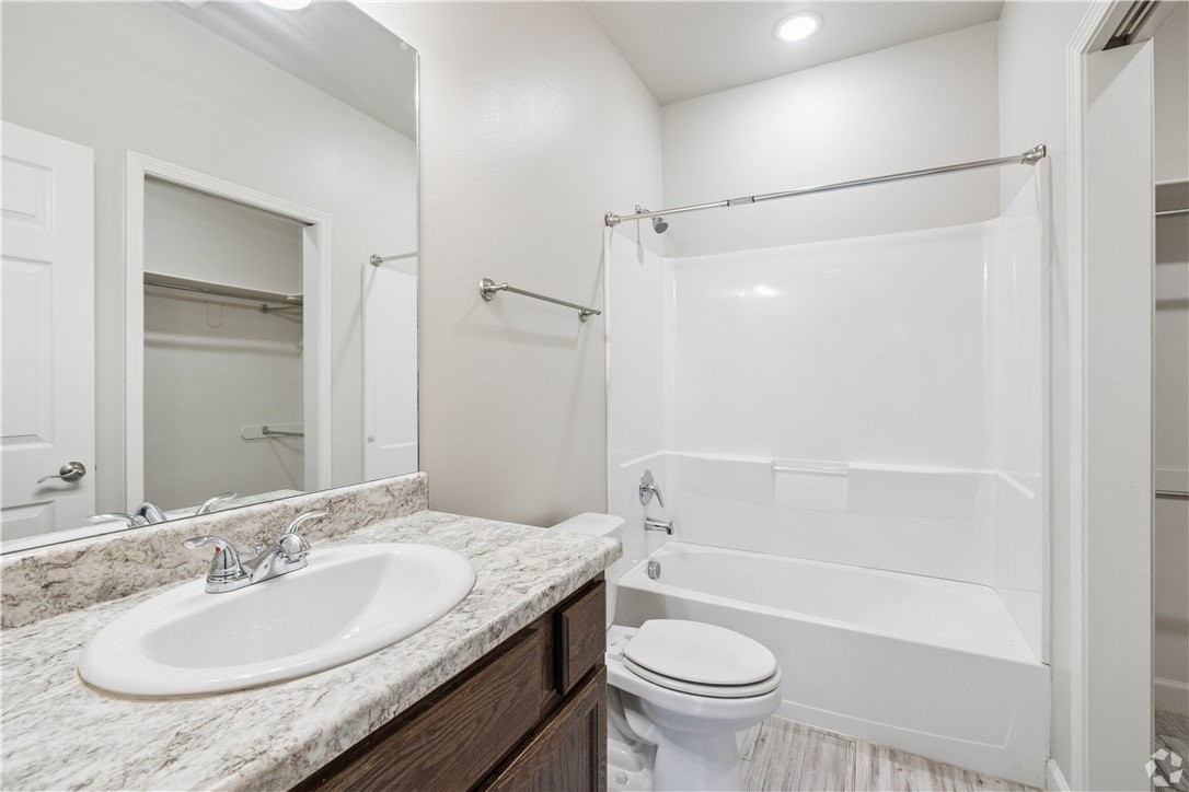2132 N Leverett Ave - Photo 7 of 14