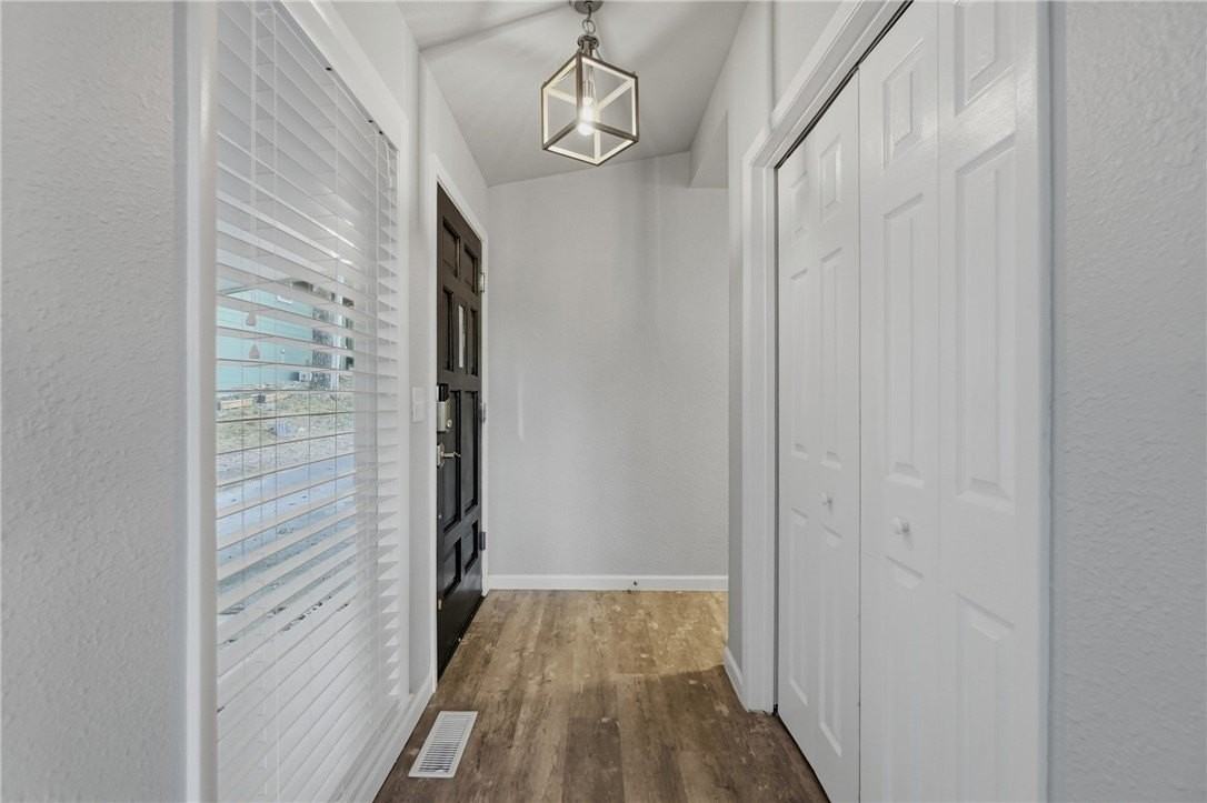 4 Tilbury Ln - Photo 4 of 26
