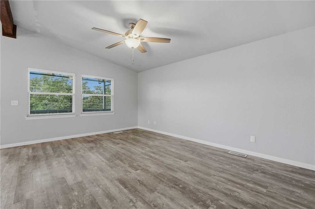 4 Tilbury Ln - Photo 6 of 26