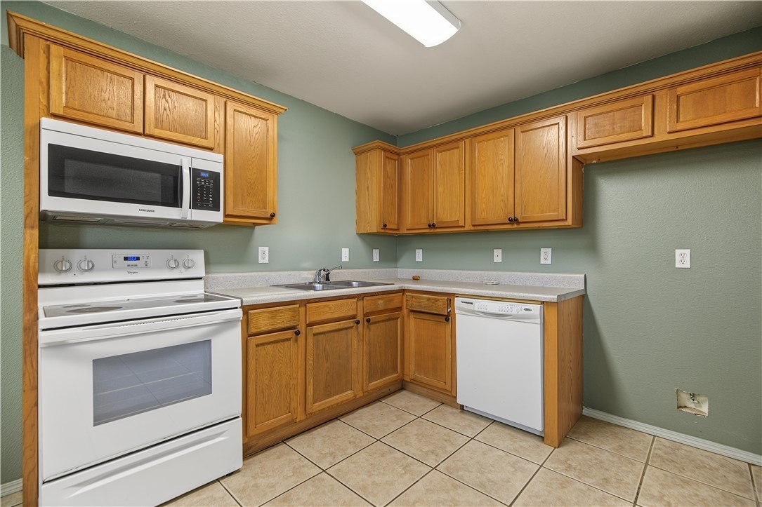 3103 S E St - Photo 3 of 16