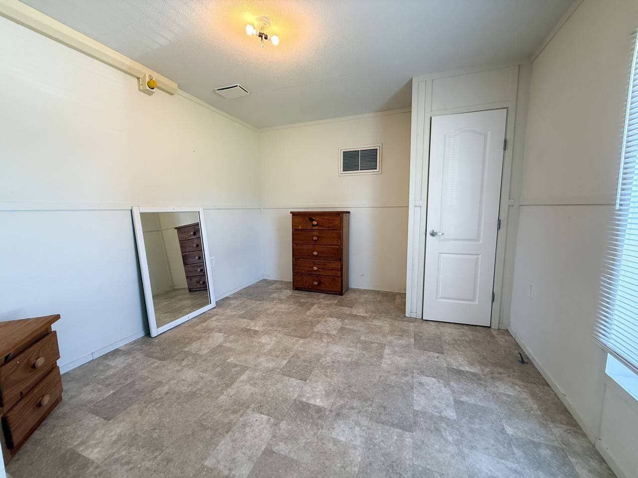 2526 Virginia Ave #1 - Photo 5 of 5