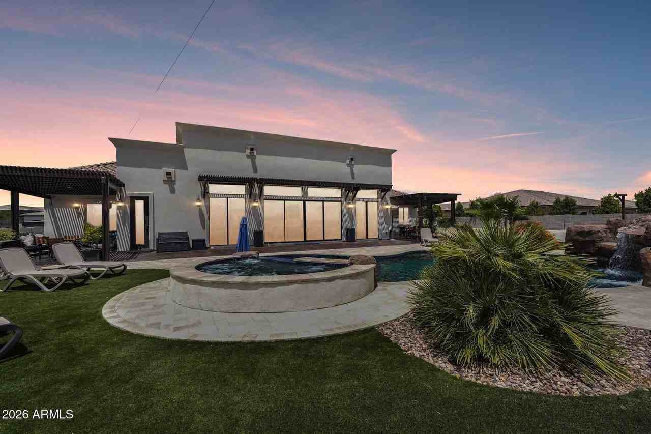 15923 W Cheryl Ct - Photo 2 of 50