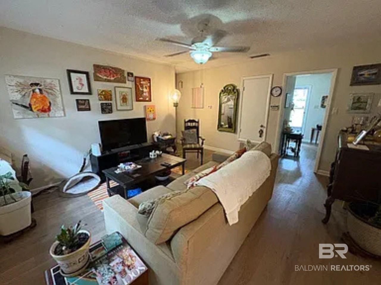 405 Circle Dr - Photo 4 of 16