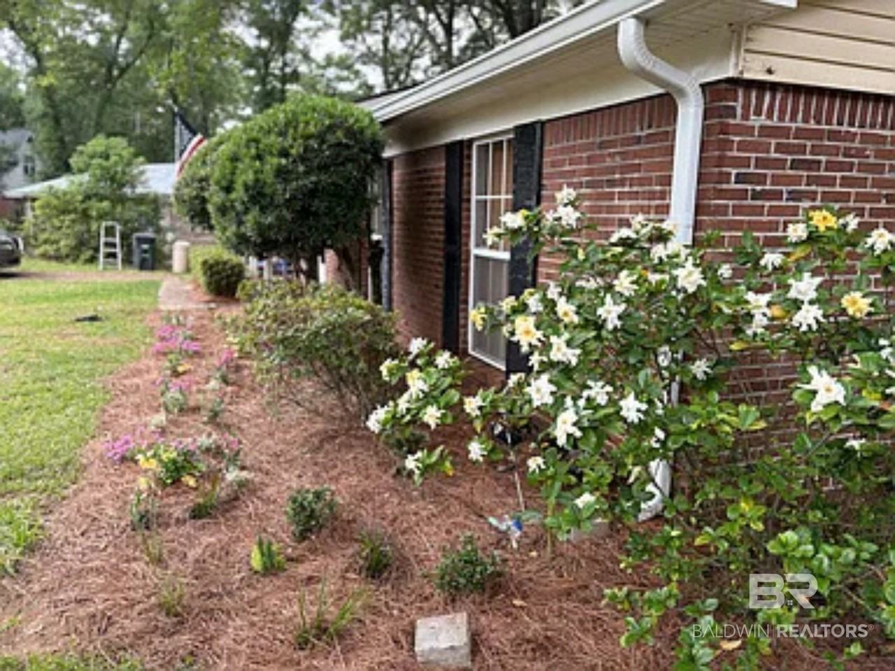 405 Circle Dr - Photo 6 of 16