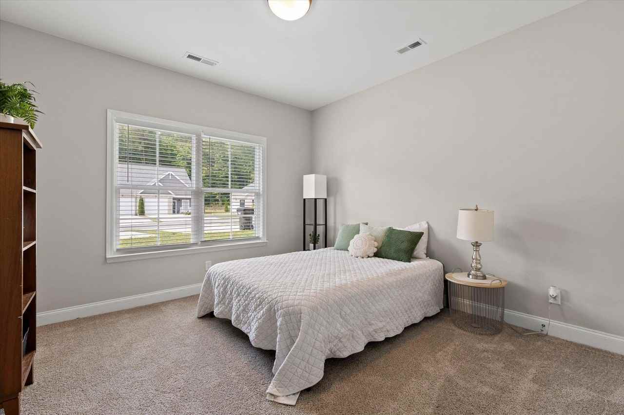 523 Bellingham Dr Ne - Photo 4 of 26
