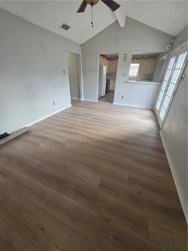 2521 Cresterrace Dr - Photo 2 of 6