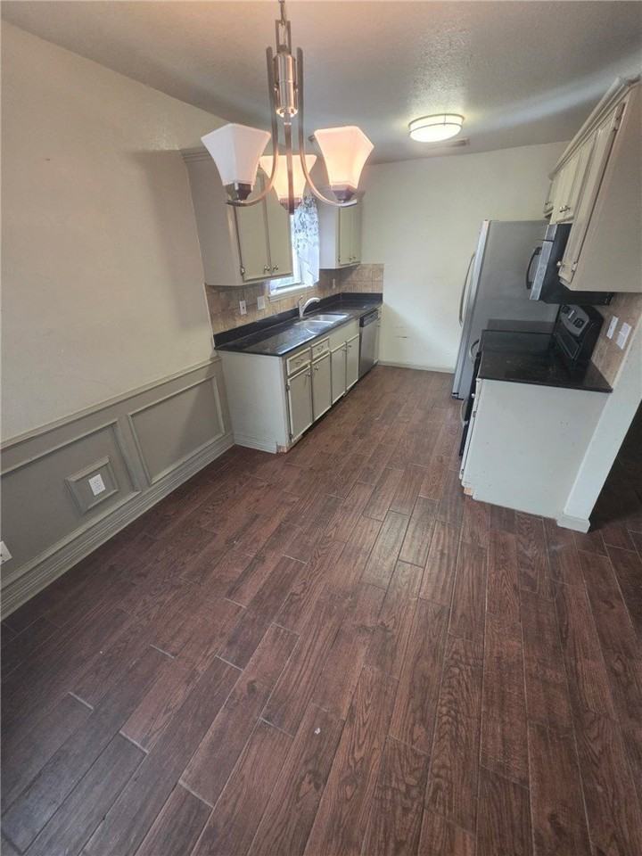 2746 Alvin Dr - Photo 4 of 10
