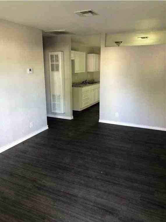 1909 Glenfield Dr - Photo 2 of 5
