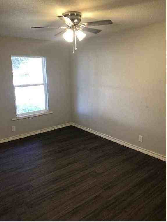 1909 Glenfield Dr - Photo 4 of 5