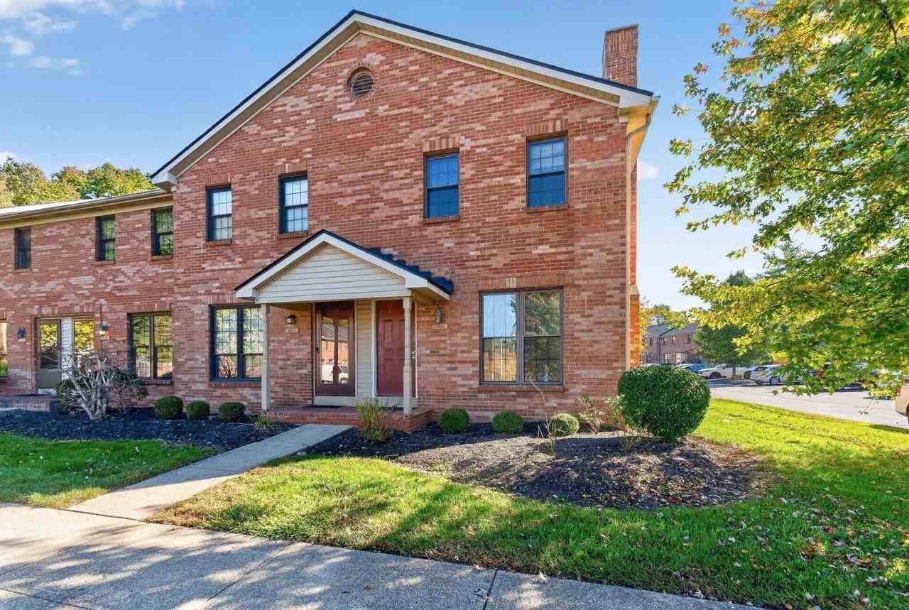 6446 Brookedge Ct - Photo 4 of 47