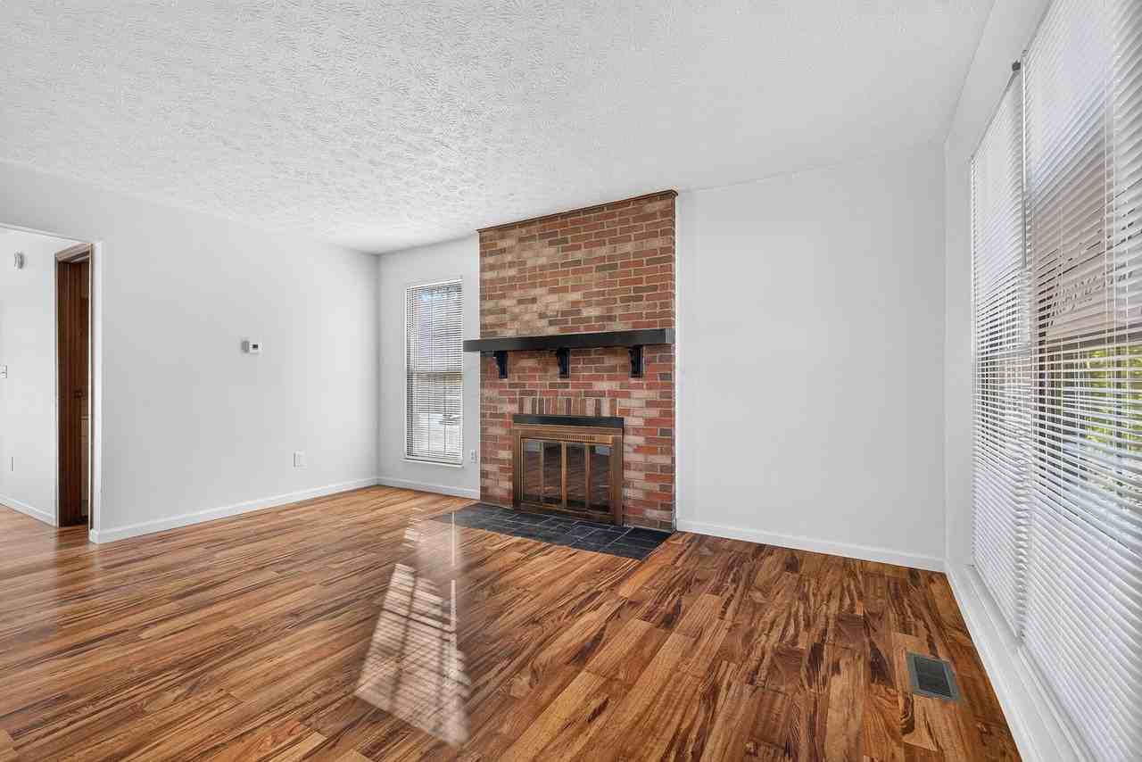 6446 Brookedge Ct - Photo 7 of 47