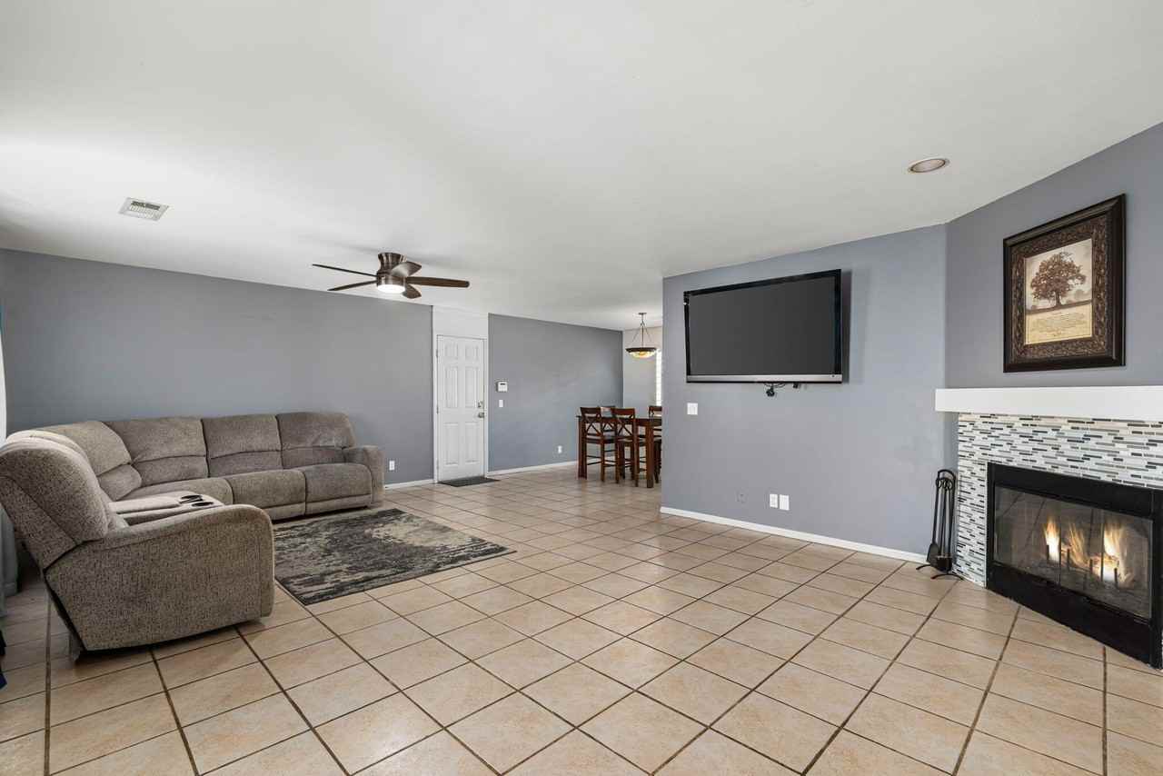 53185 Eisenhower Dr - Photo 7 of 34