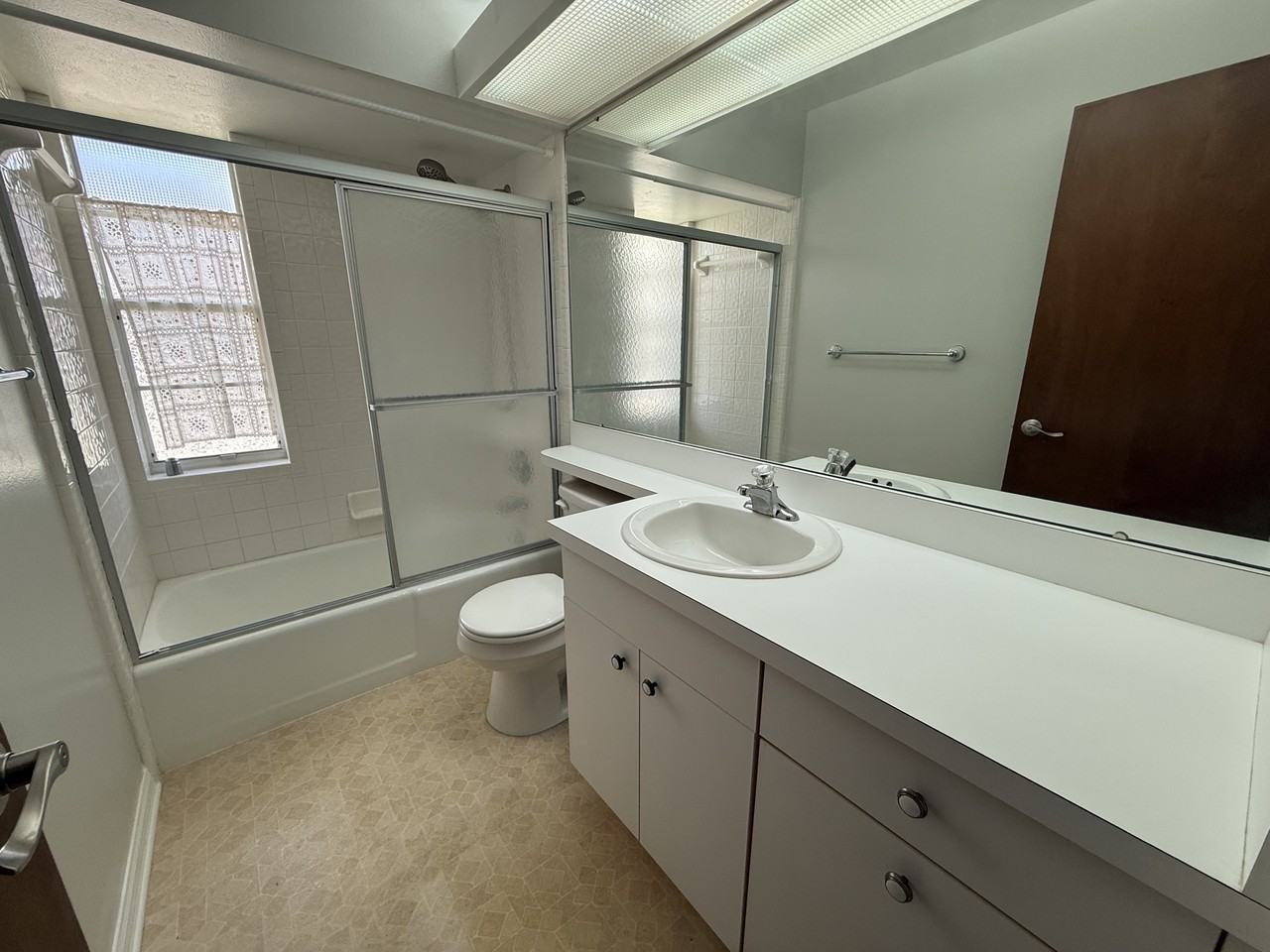 423 N Rossiter St #1 - Photo 5 of 10