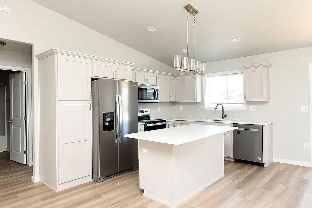 1143 60th Ave W #1 - Photo 4 of 17
