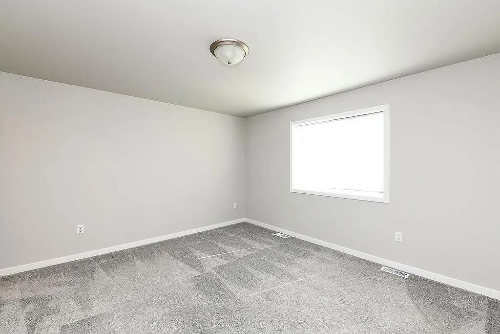 1143 60th Ave W #1 - Photo 5 of 17