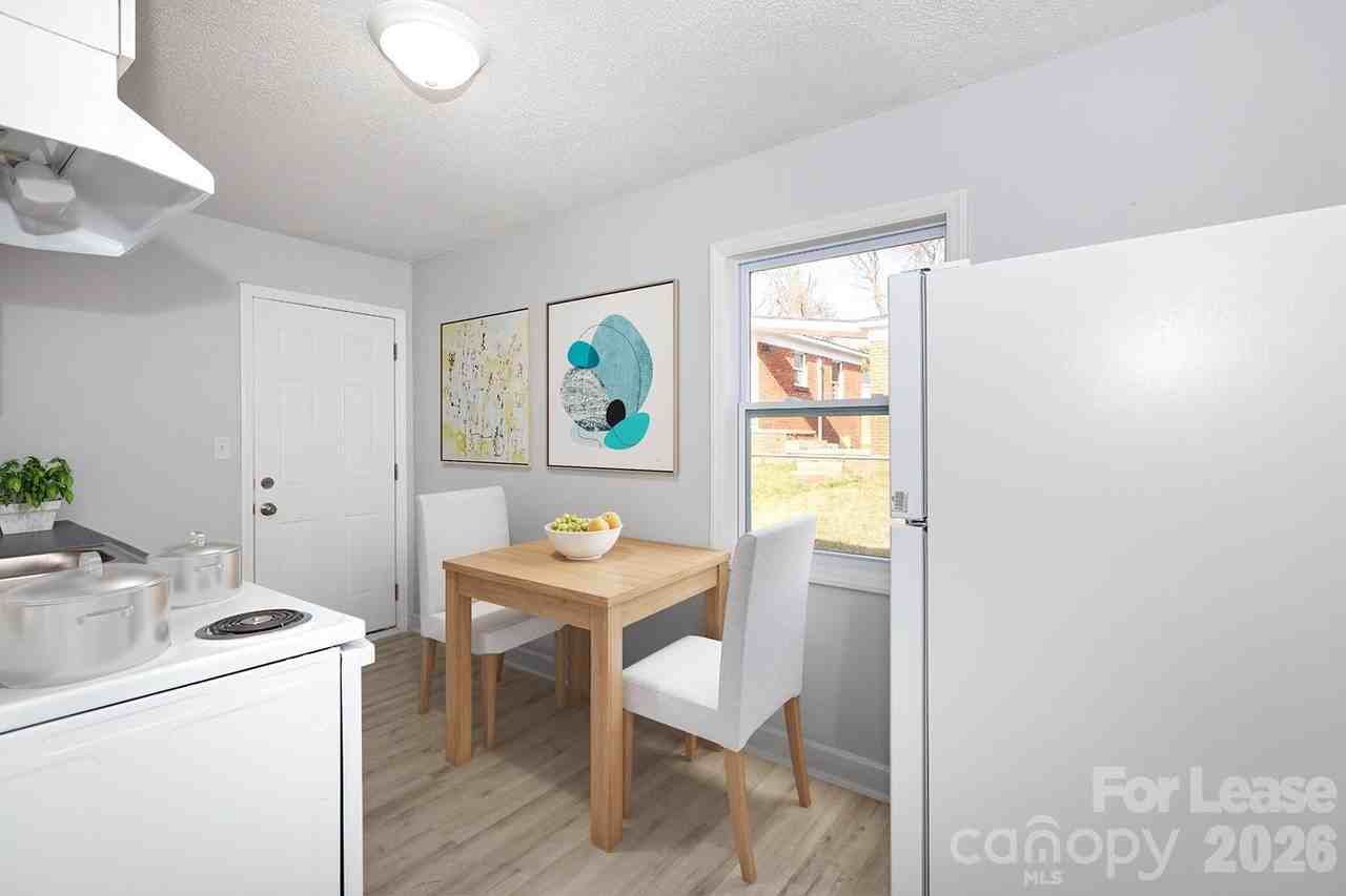 4517 Helena St - Photo 4 of 7